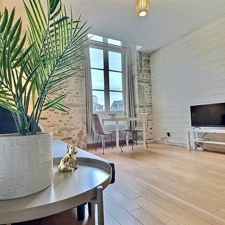 Wonderhost, Bois Et Pierre En Coeur De Ville Pau Dış mekan fotoğraf
