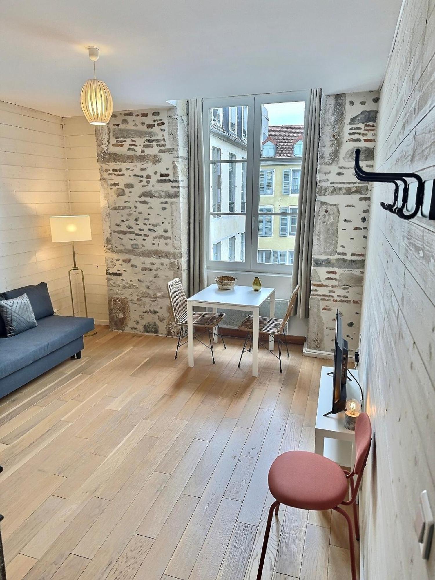 Wonderhost, Bois Et Pierre En Coeur De Ville Pau Dış mekan fotoğraf