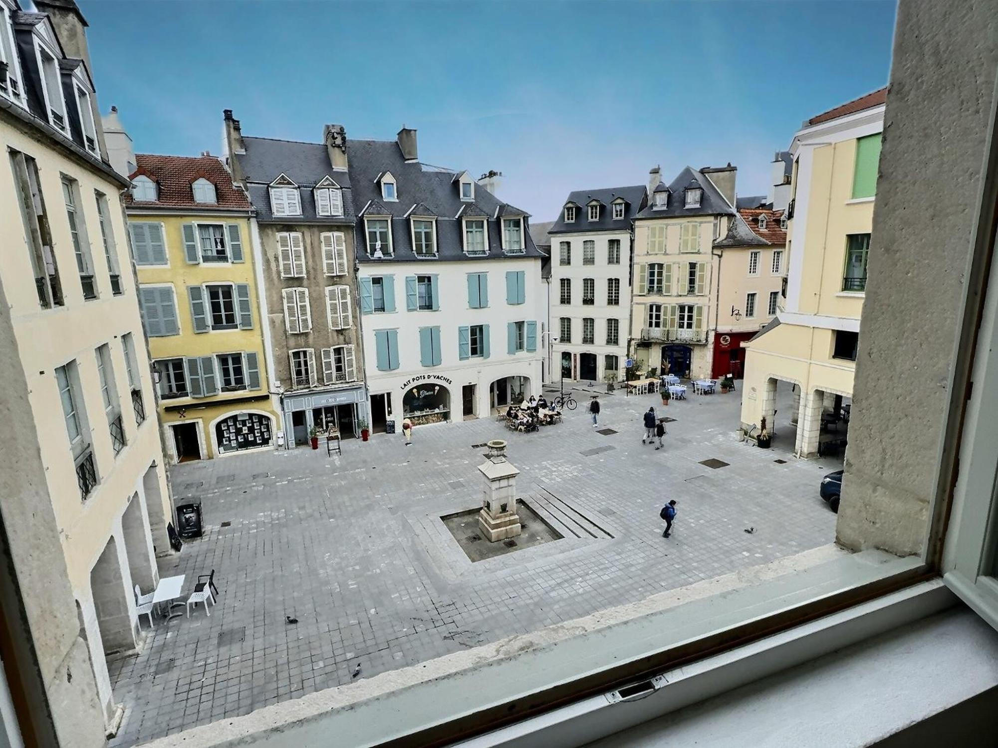 Wonderhost, Bois Et Pierre En Coeur De Ville Pau Dış mekan fotoğraf