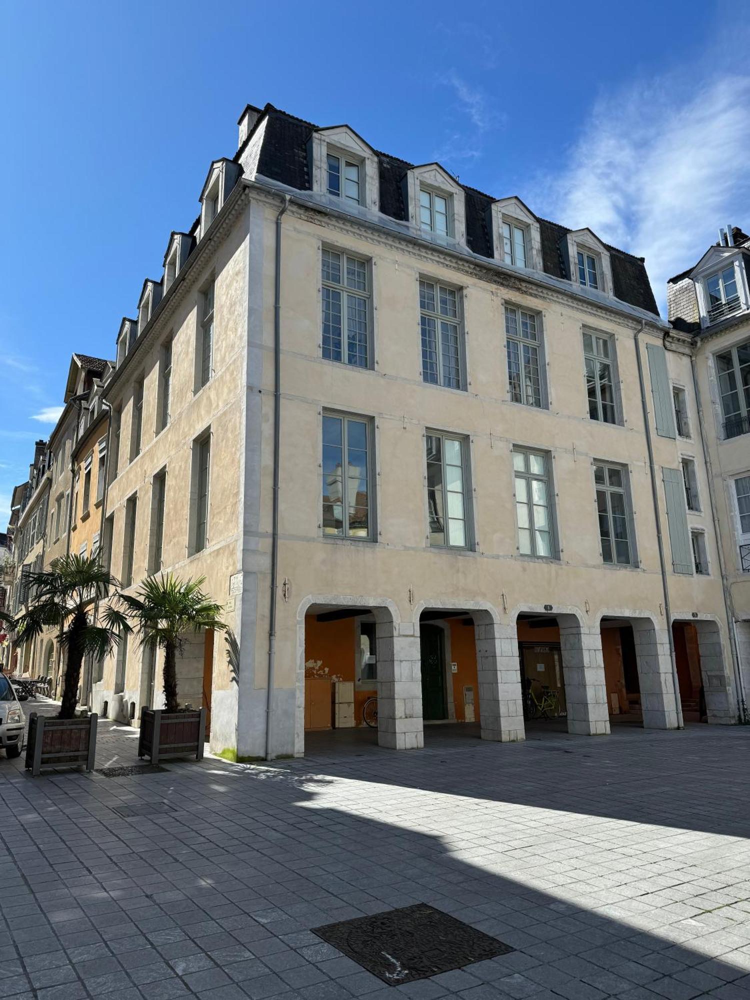 Wonderhost, Bois Et Pierre En Coeur De Ville Pau Dış mekan fotoğraf